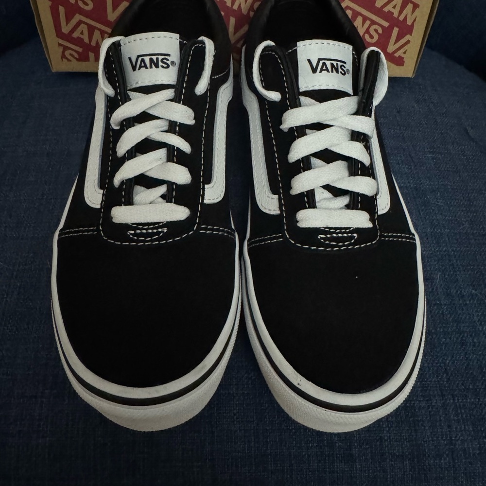 Vans Ward Classic Black and White Low Top Sneakers - Big Kids/Youth Size 4